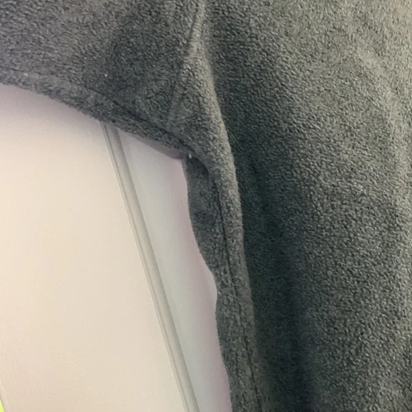 Lightly used Woman’s Patagonia Synchilla Fleece Pullover - Picture 4 of 5